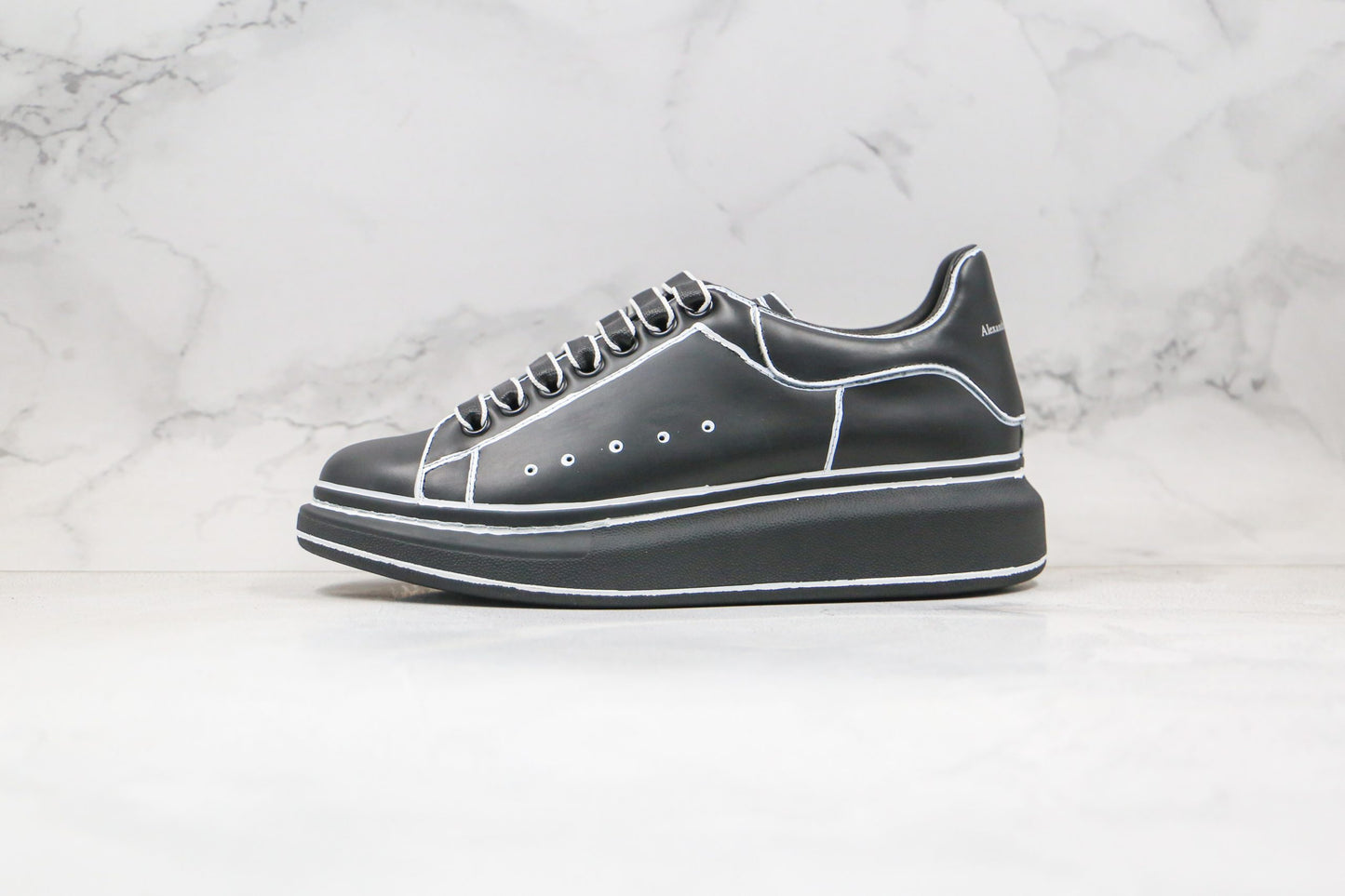 Alexander McQueen Oversize &#8211; Finition - Noir