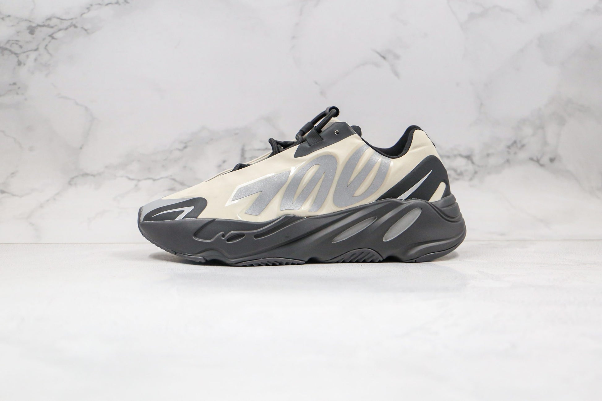 Yeezy Boost 700 MNVN