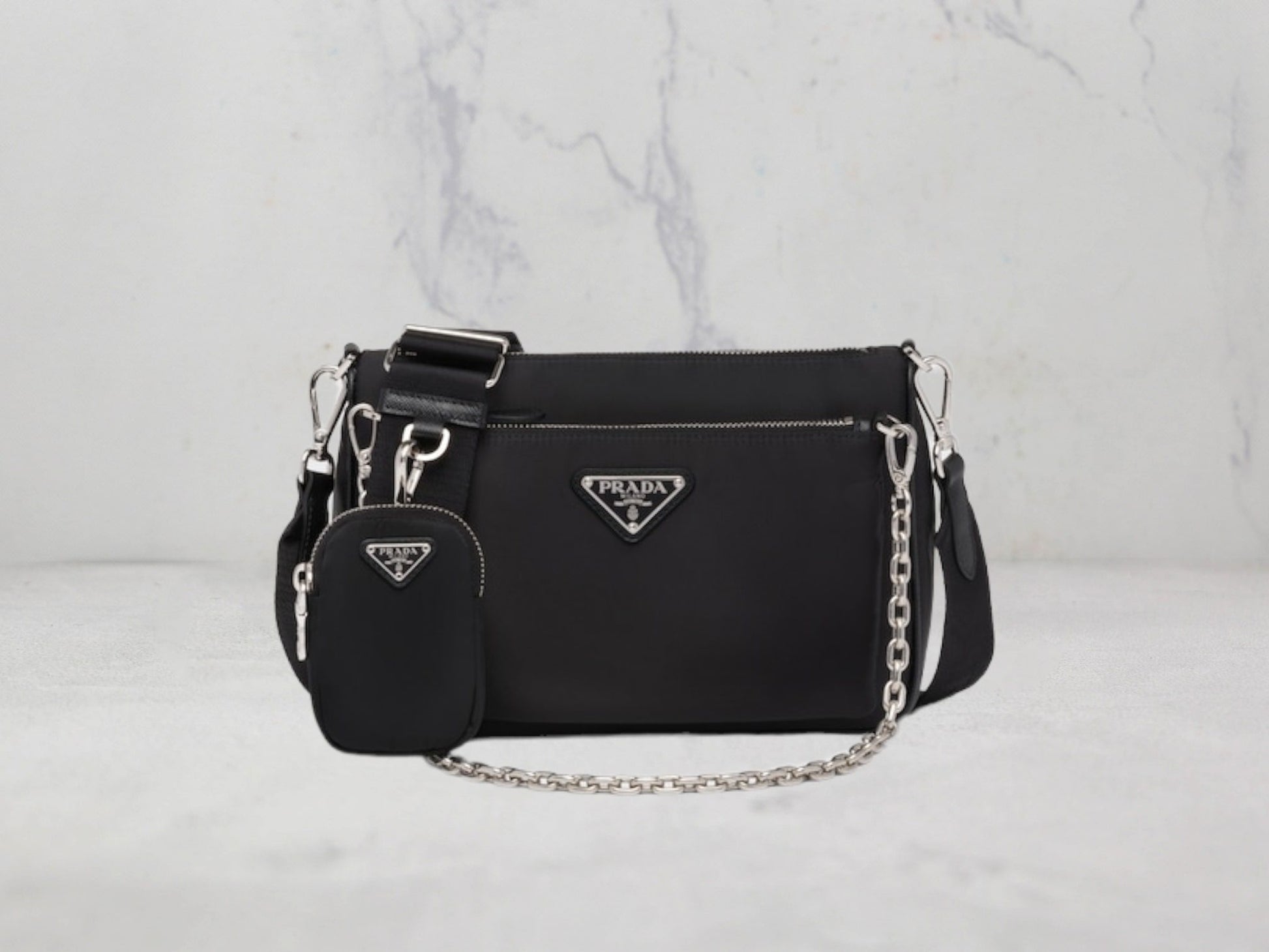Sac Prada porté épaule en Re-Nylon