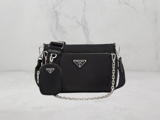 Sac Prada porté épaule en Re-Nylon