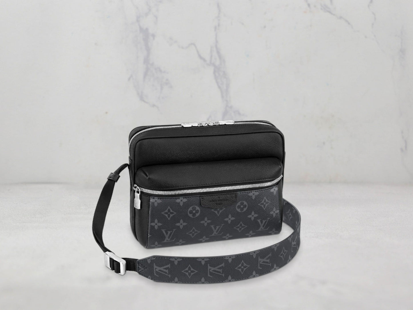 Louis Vuitton &#8211; SAC Outdoor Messenger Monogram Eclipse Taiga Black