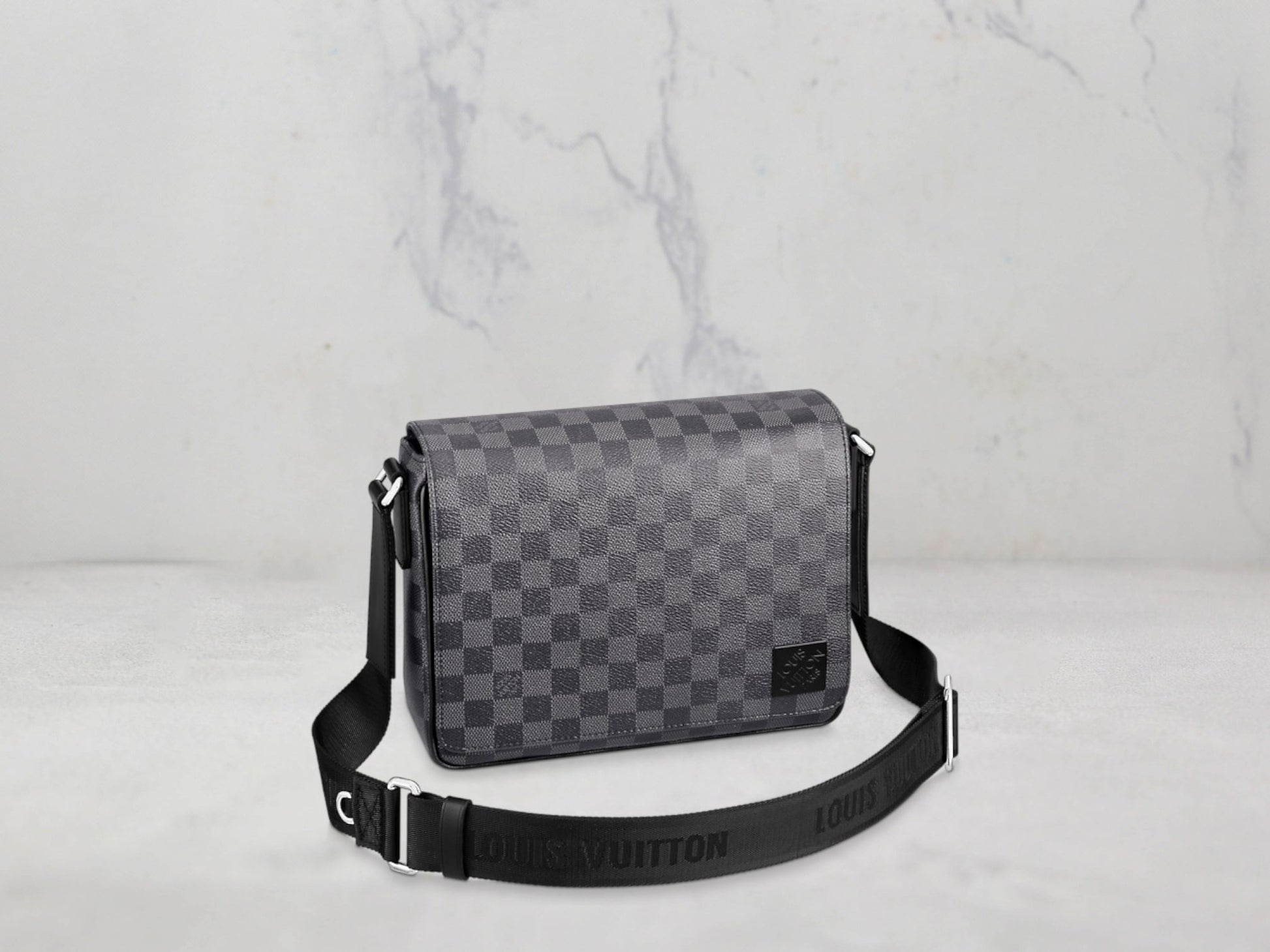 Louis Vuitton &#8211; Sac DISTRICT PM toile Damier Graphite